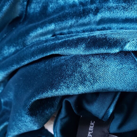 NWT BR Stretchy Velvet Teal Romper - Picture 9 of 12